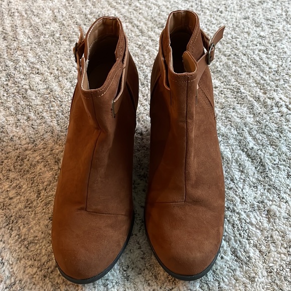 Maurice’s Suede Chestnut Wedges - Picture 4 of 9